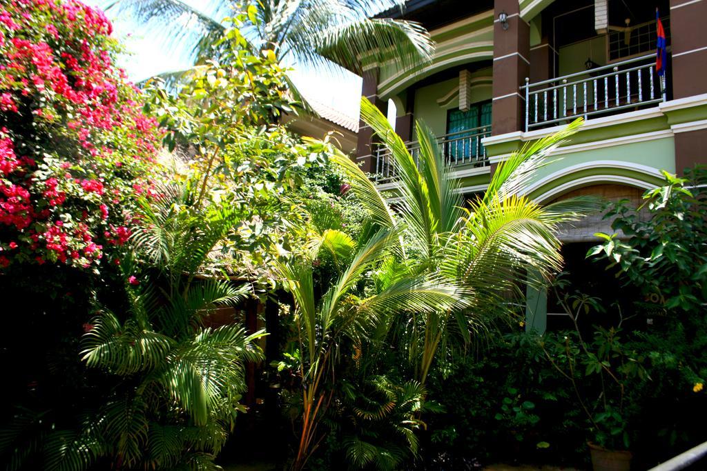 Firefly Guesthouse - The Berlin Angkor Siem Reap Exteriör bild