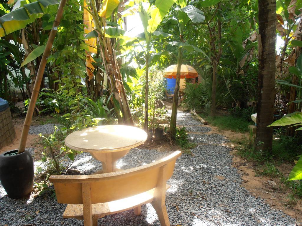 Firefly Guesthouse - The Berlin Angkor Siem Reap Exteriör bild